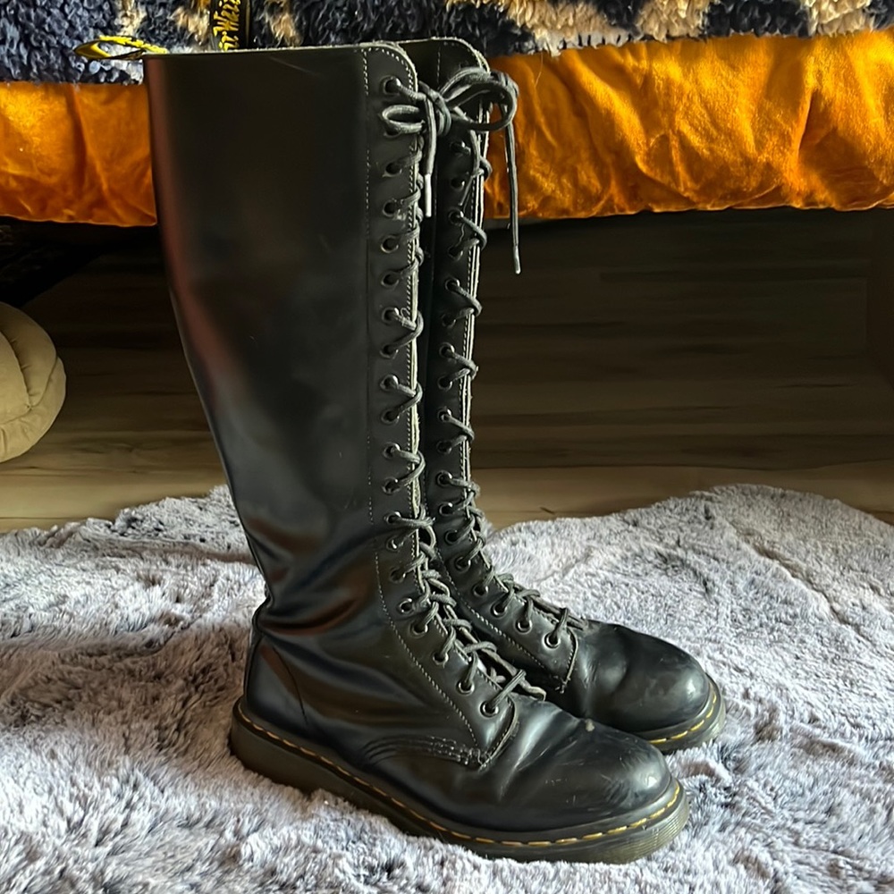 Dr. Marten Virginia Boots